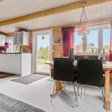 Feriehus 3 Bedroom Stunning In