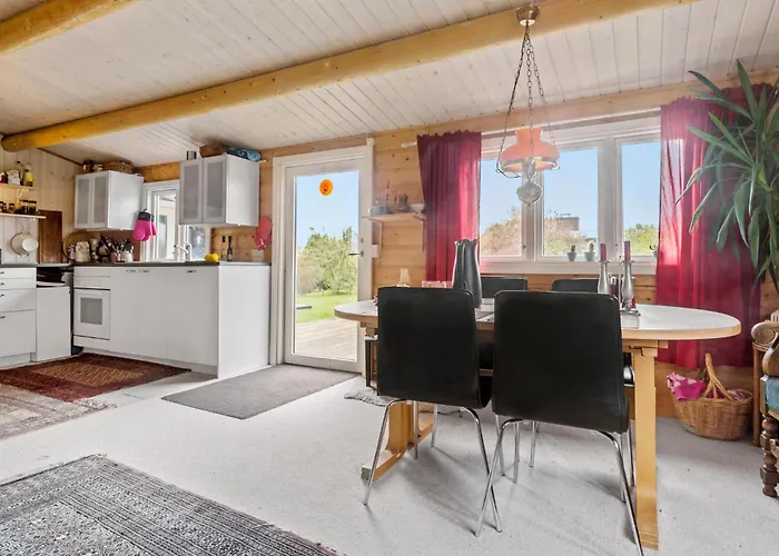 Feriehus 3 Bedroom Stunning In